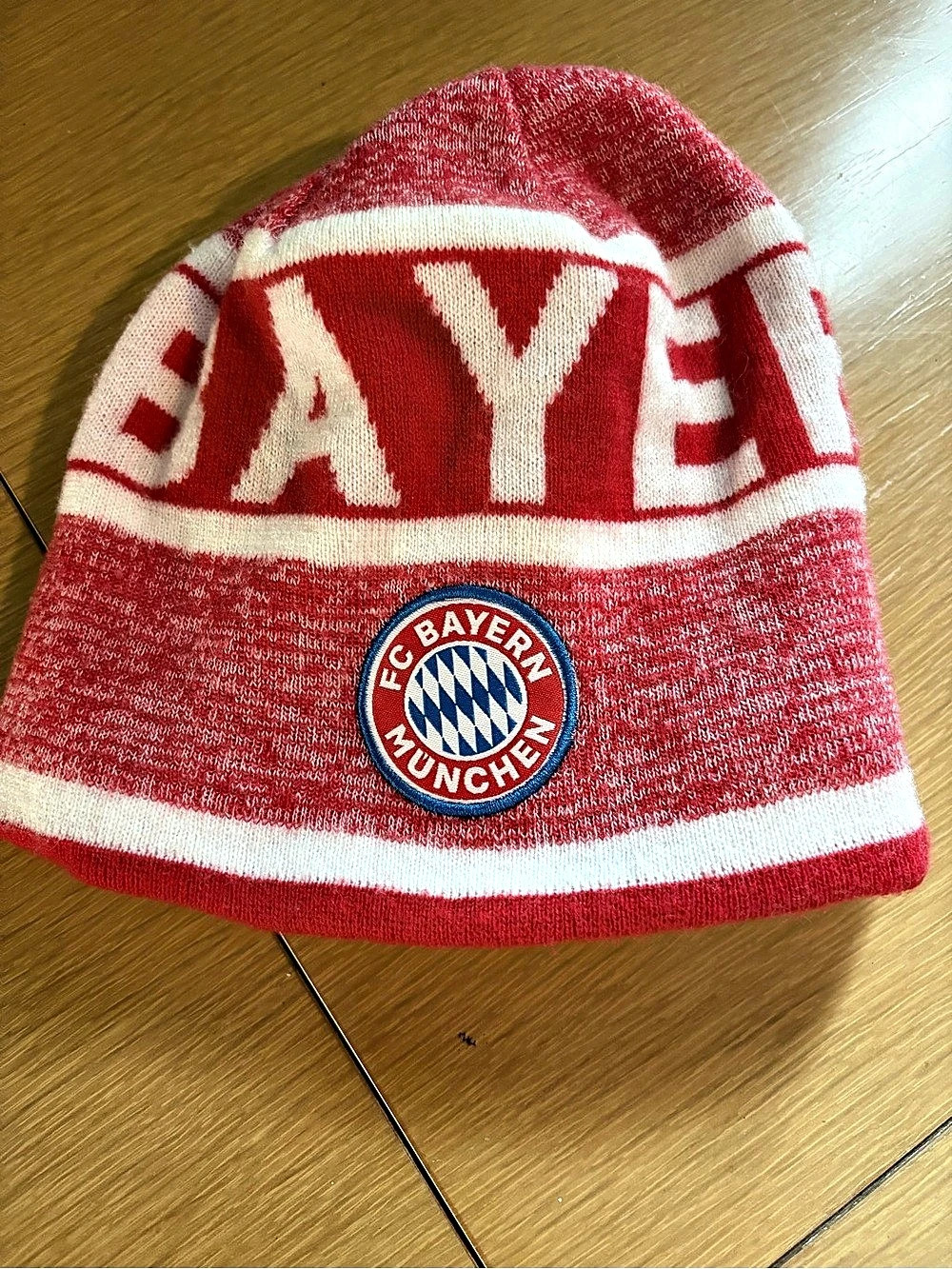 FC Bayern München Red & White Beanie / soccer football blokecore